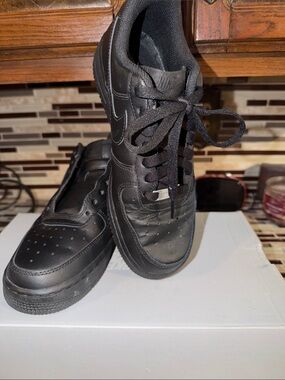 Men's Black Leather Sneakers - Classic Low-Top